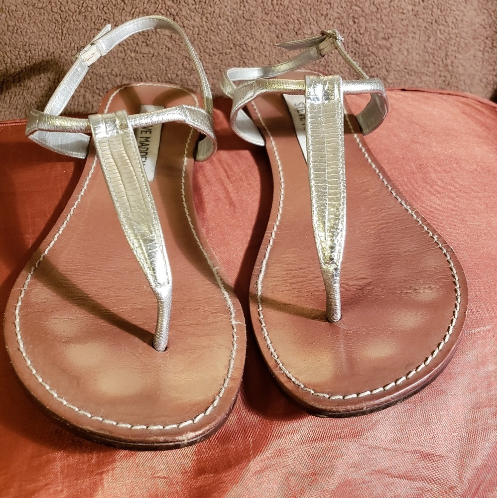 Seeri silver croc thong sandals